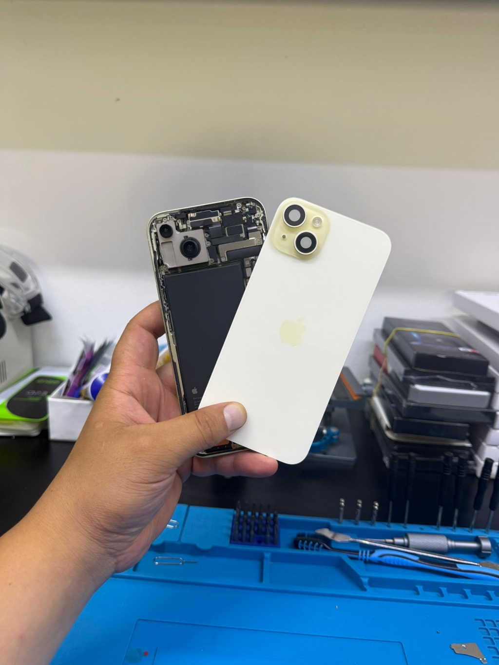 Цены на замену экранов и аккумуляторов iPhone в Анталье