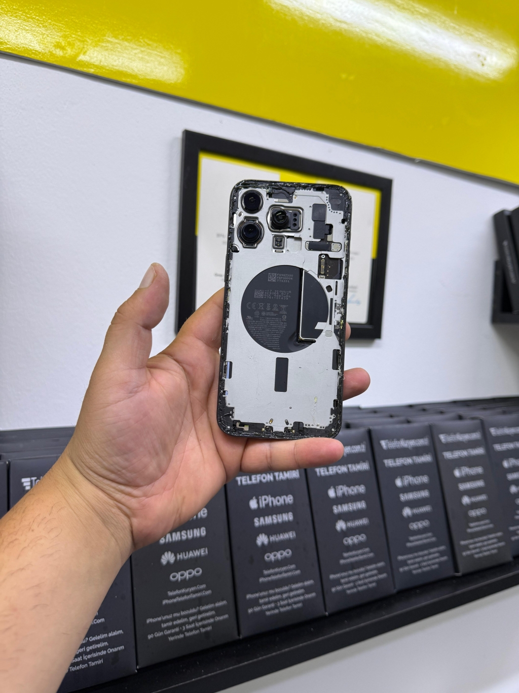 iPhone 12 Pro Max Ekran Değişimi Antalya