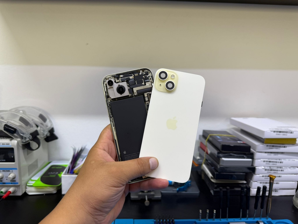 iPhone 13 ekran değişimi