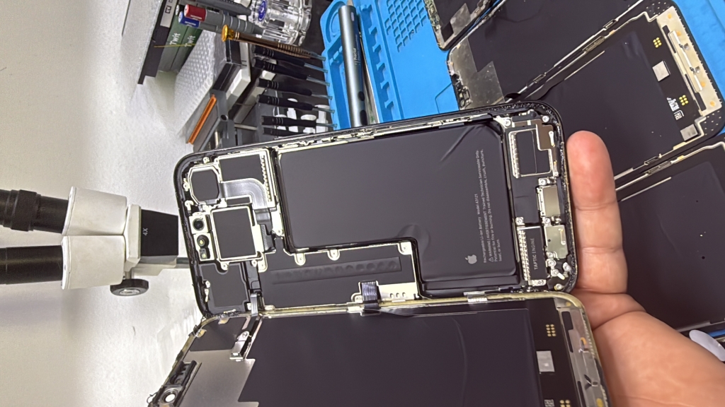 iPhone 15 Pro Max Ekran Değişimi Antalya